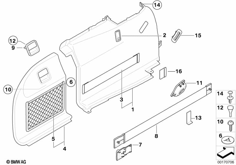 Lateral trunk floor trim panel