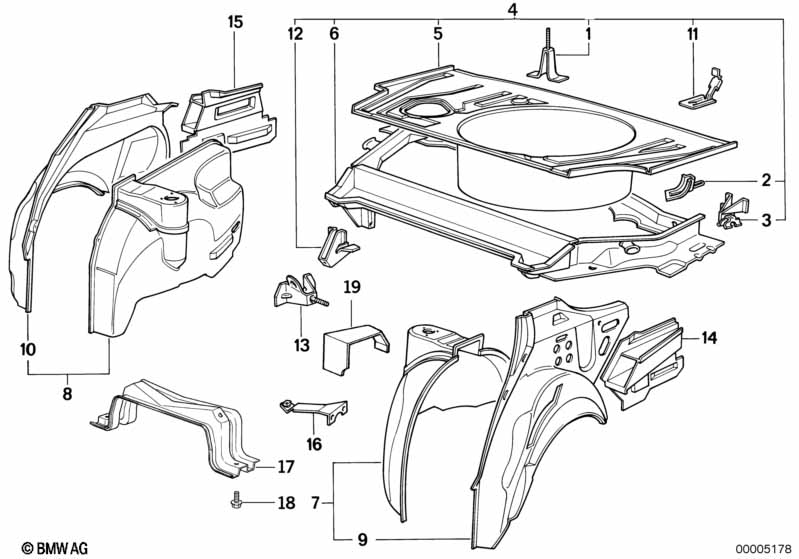 Floor panel trunk/wheel housing rear