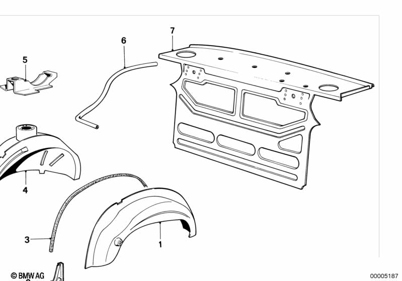 Partition trunk/wheel housing
