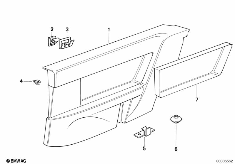 Lateral trim panel rear