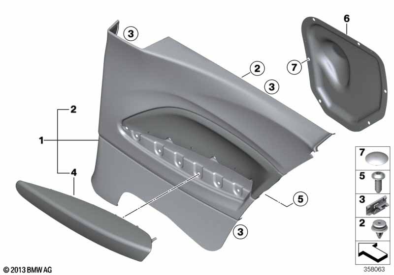 Lateral trim panel rear