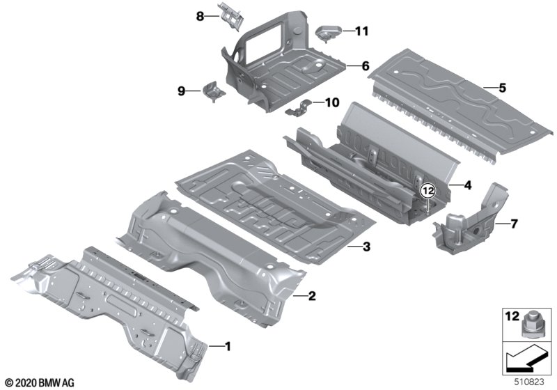 Mounting parts for trunk floor panel
