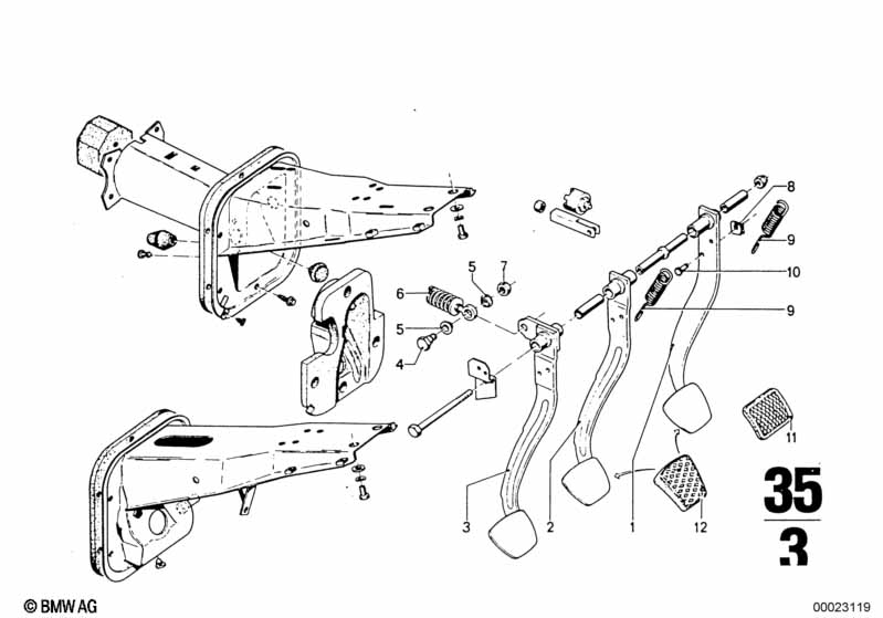 Pedals-supporting bracket/clutch pedal